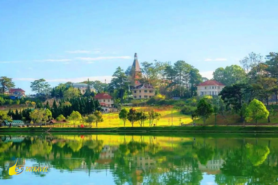 Du lich Ho Xuan Huong Da Lat_tatravel